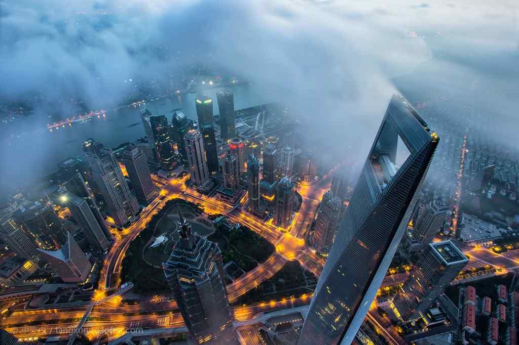 上海：耸入云端的环球金融中心图片