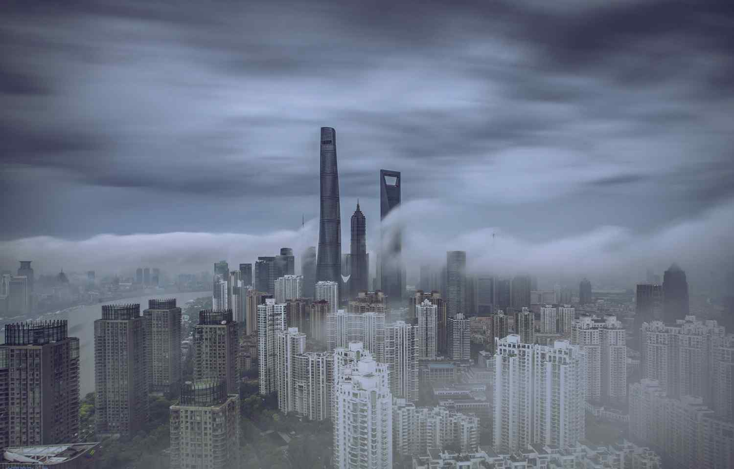 灰霾下的上海金融中心图片桌面壁纸