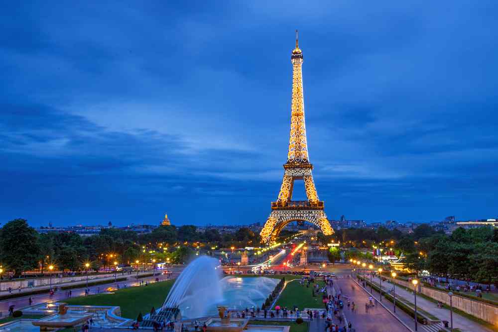 唯美巴黎埃菲尔铁塔图片高清桌面壁纸