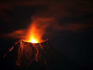 厄瓜多尔通古拉瓦火山爆发图片