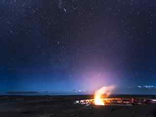 星空下的火山口风景图片