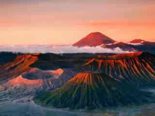 壮观的火山群风景图片