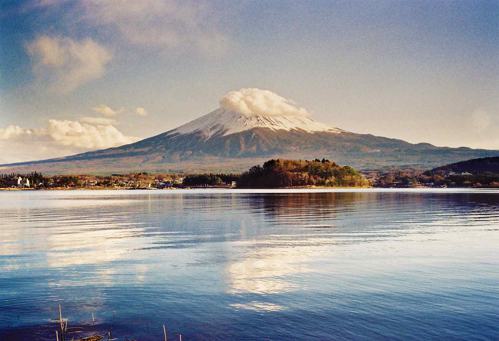 日本富士山唯美静谧风景图片桌面壁纸