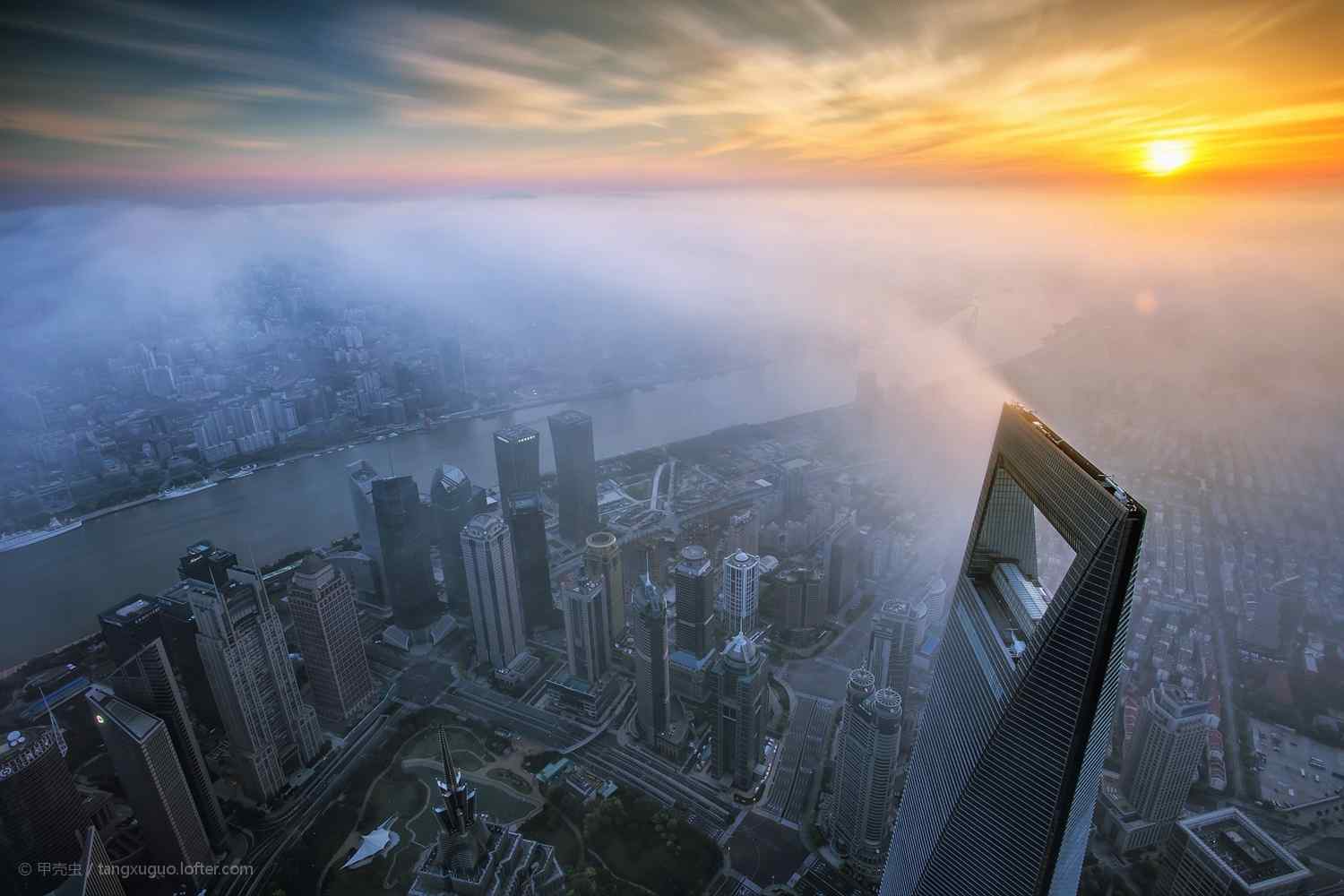 魅力上海：清晨日出风景图片