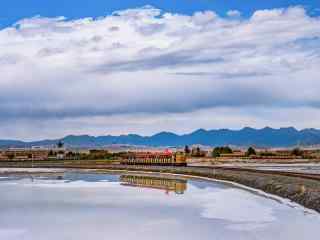 茶卡盐湖小铁路美丽风景图片