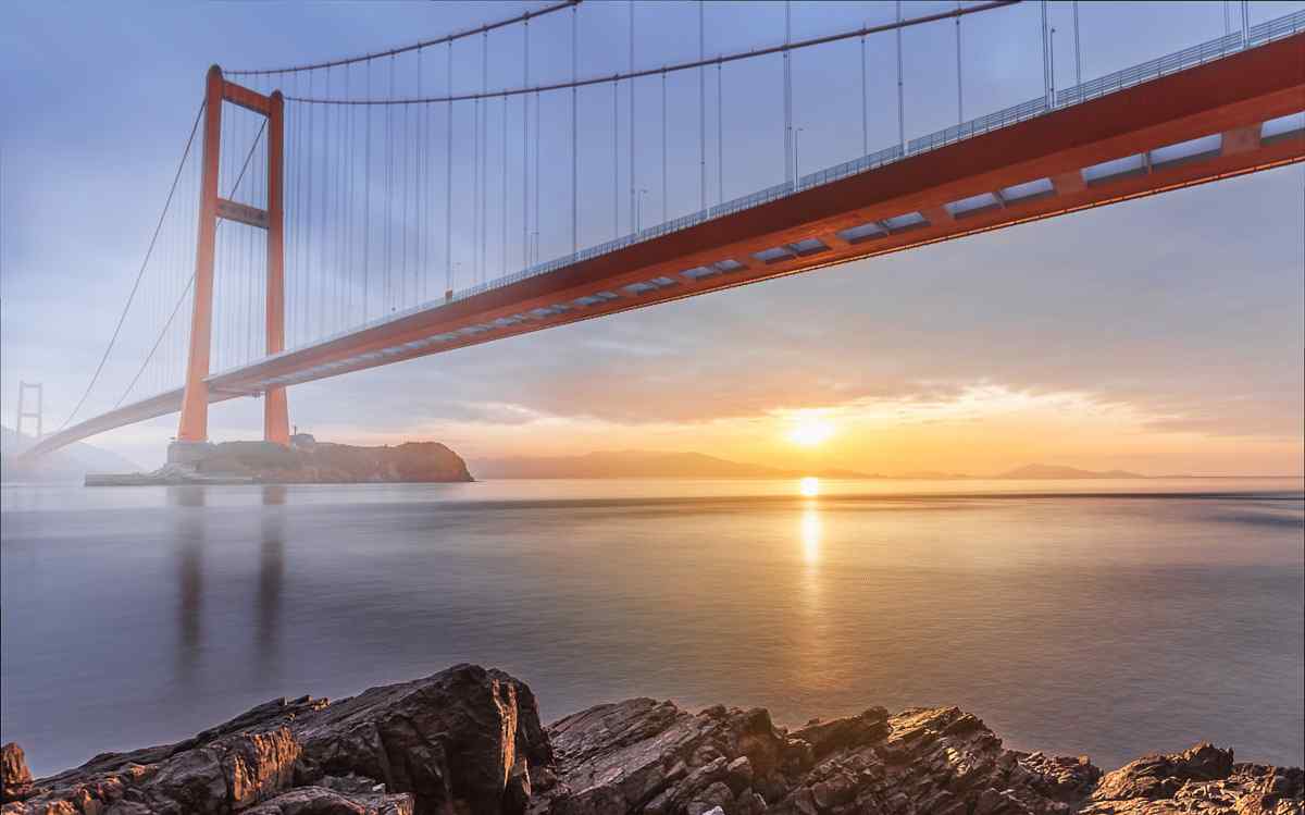 魅力气魄的大桥清晨唯美日出风景图片