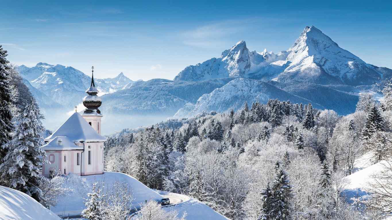 雪山下的城堡唯美风景图片高清桌面壁纸