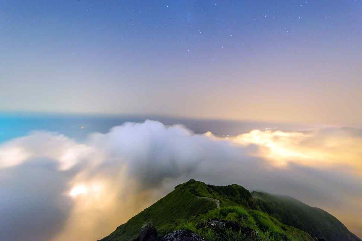 美丽的云海星空风景图片