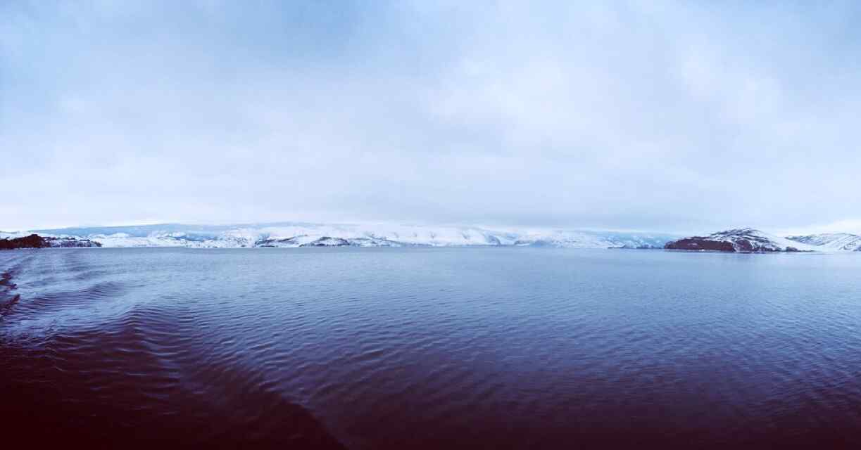 贝加尔湖冬日唯美湖面图片
