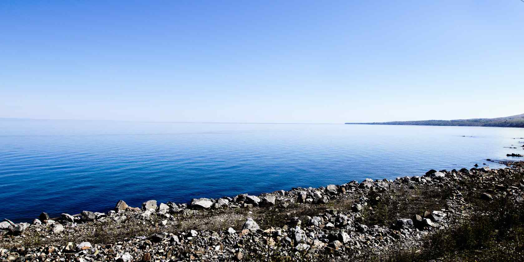 贝加尔湖美丽湖面风景图片