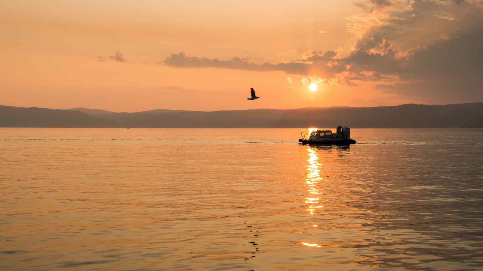 贝加尔湖唯美落日余晖风景图片