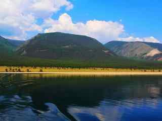 贝加尔湖畔蓝天白云壁纸图片