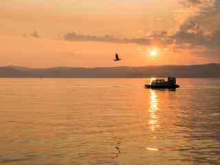 贝加尔湖唯美落日余晖风景图片