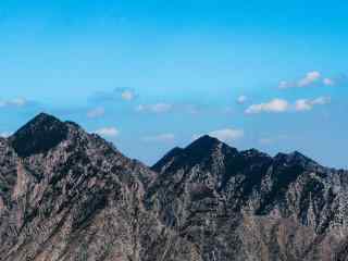 雄伟的贺兰山山峰图片