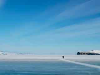 贝加尔湖面冰封图