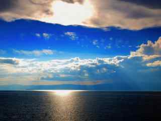 贝加尔湖上空美丽景观图片