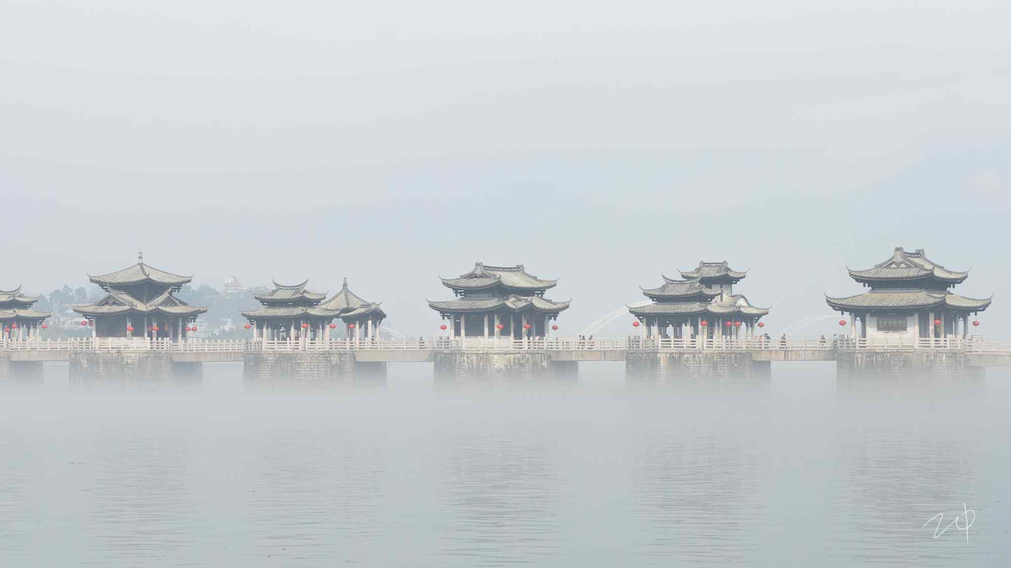 迷雾中的潮州广济桥风景图片