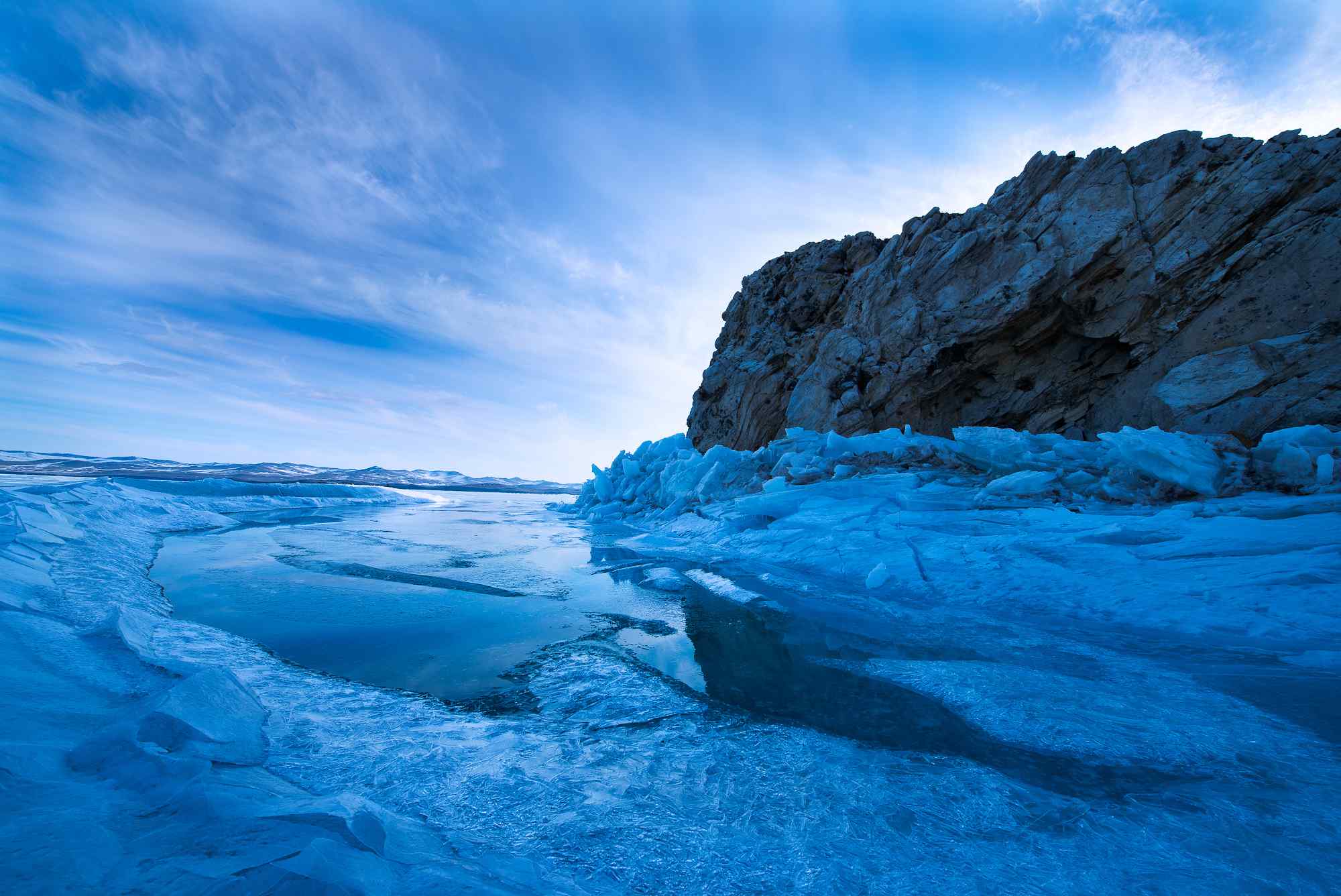 冰封贝加尔湖独特风光图片