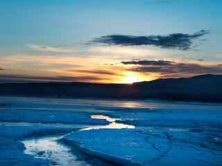 冬日冰封贝加尔湖唯美日出风景图片