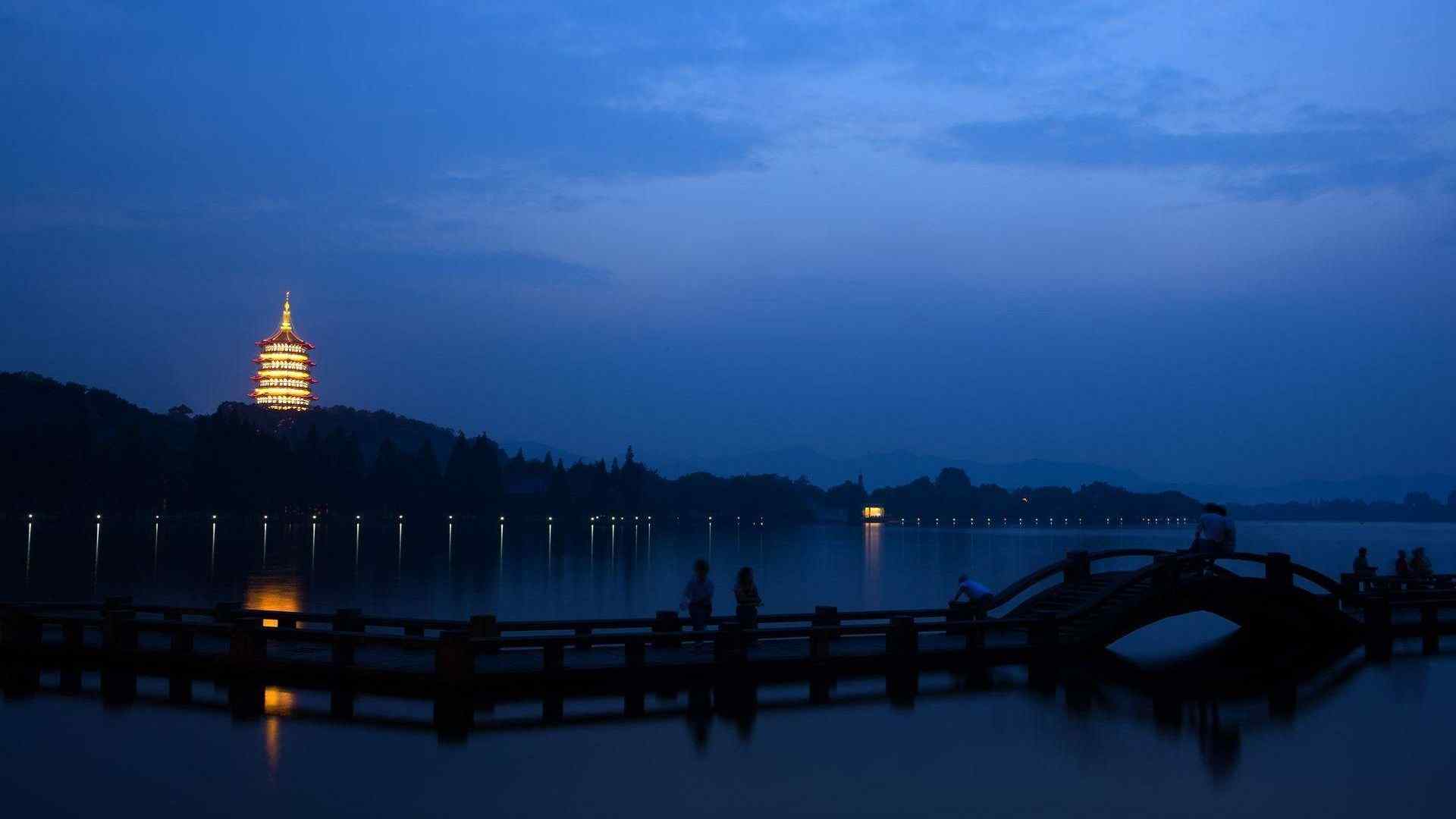 杭州西湖唯美湖面夜景图片桌面壁纸