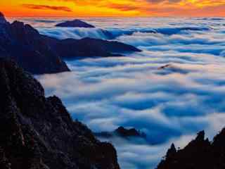 黄山美丽云雾上的日出风景图片桌面壁纸