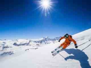 阿尔卑斯山脉上的滑雪爱好图片