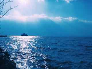 洱海碧蓝的湖面风