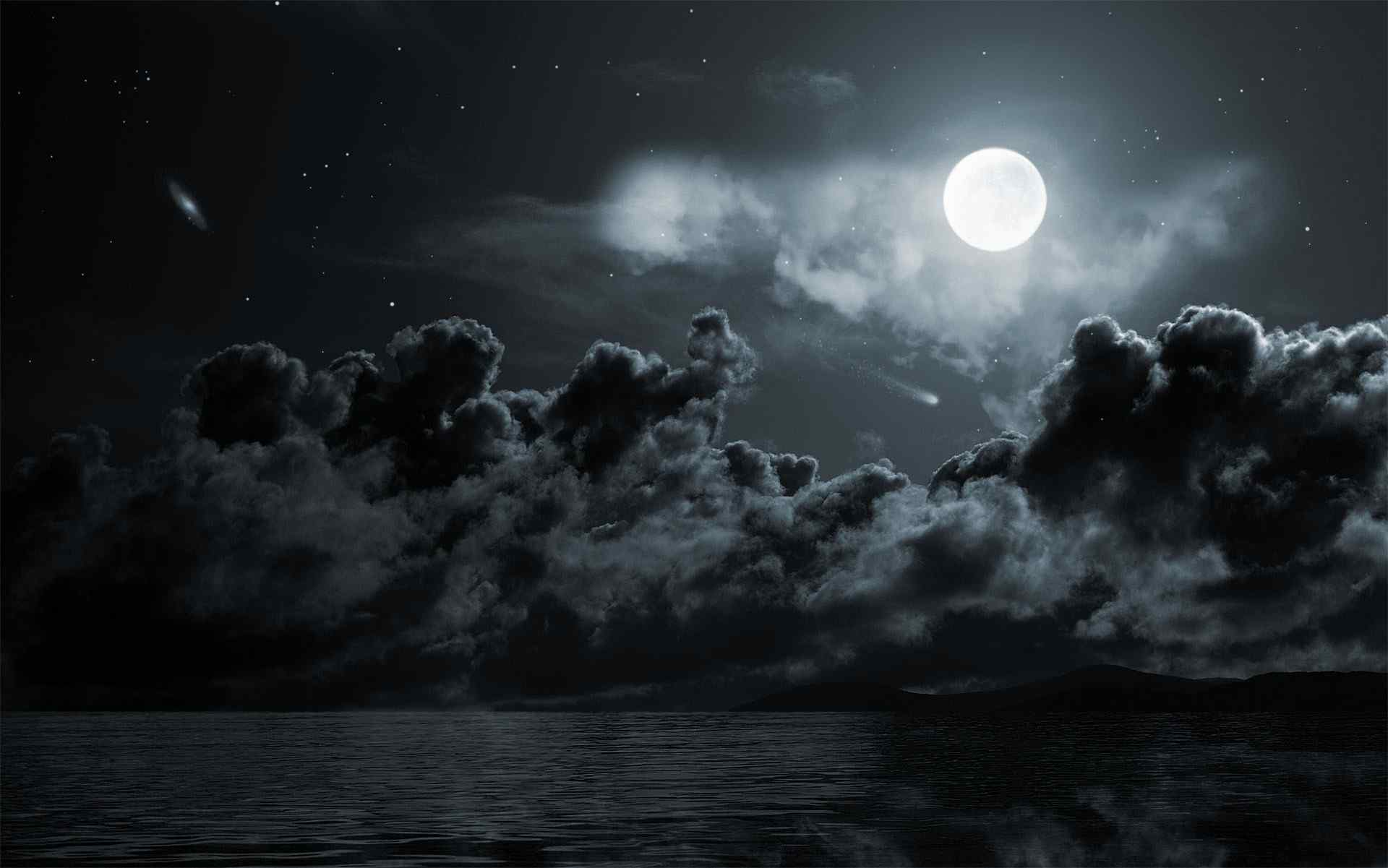 海上唯美夜空中的月亮图片
