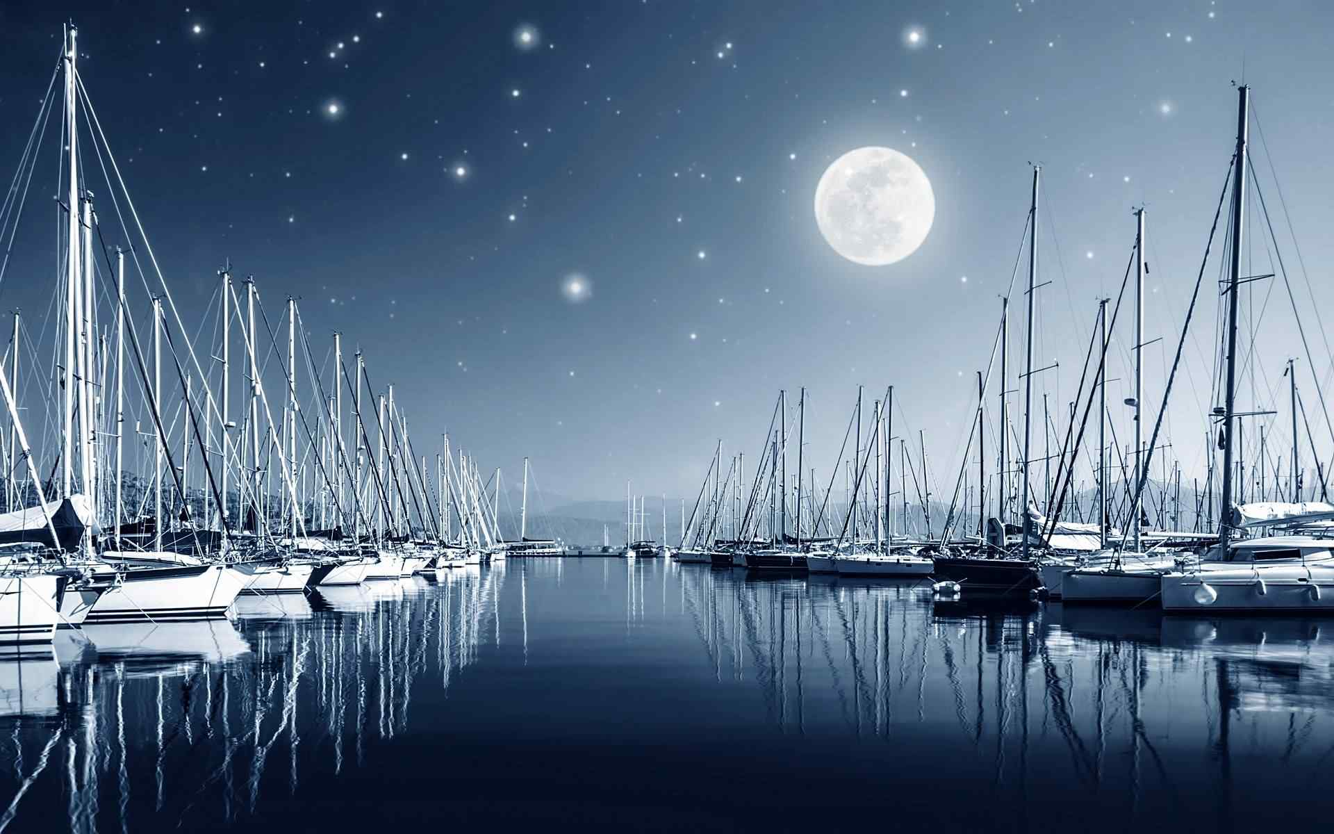 海港上空明亮的月光图片