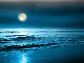 海上唯美的月亮图片桌面壁纸