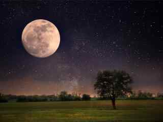 田间的超级月亮图片