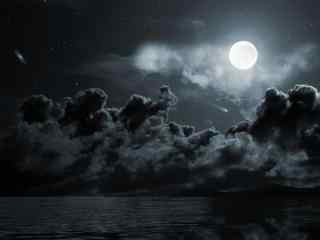 海上唯美夜空中的月亮图片