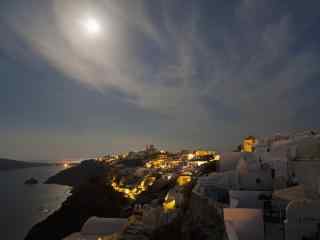 唯美圣托里尼海边明月图片
