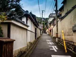 日本民房后面的街