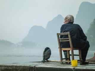 漓江上的老人摄影