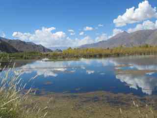 秀丽的雅鲁藏布江河谷风景图片