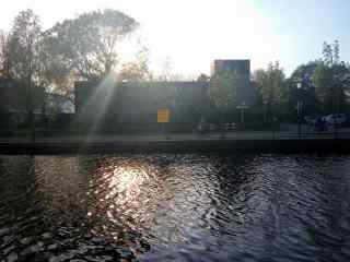 清晨荷兰小镇的河