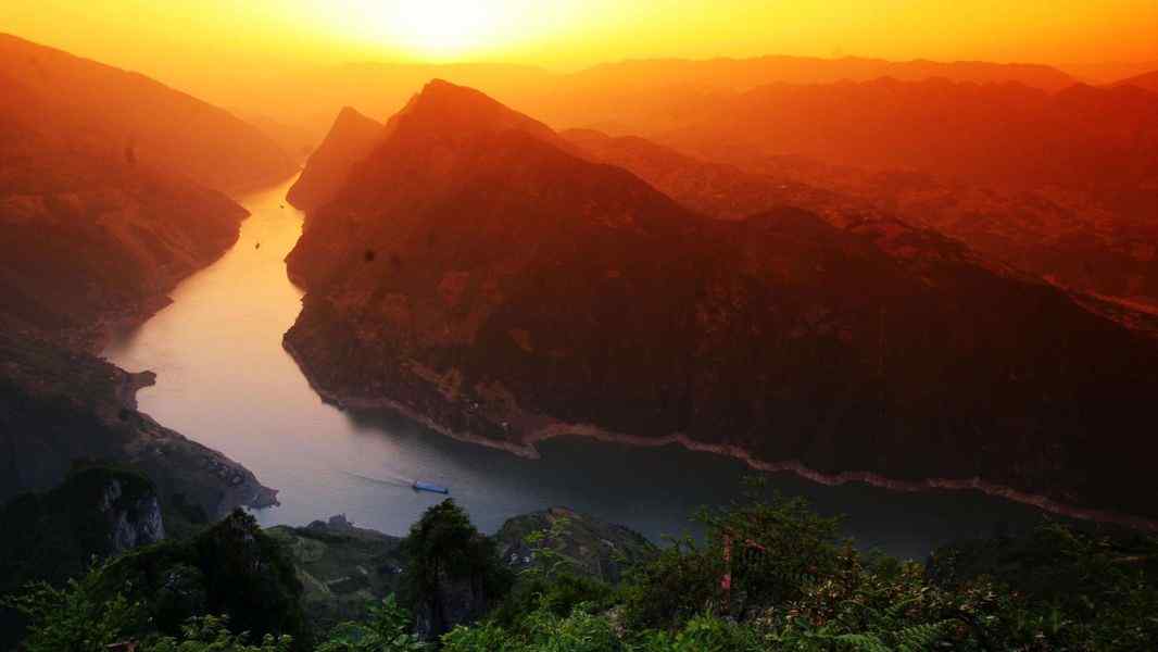 夕阳下的长江流域风景图片