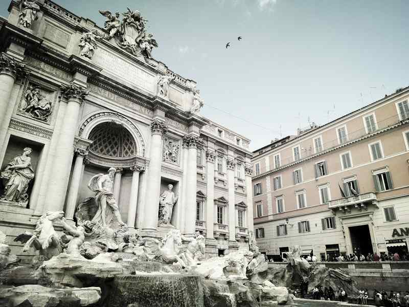 罗马许愿池幸福喷泉桌面壁纸
