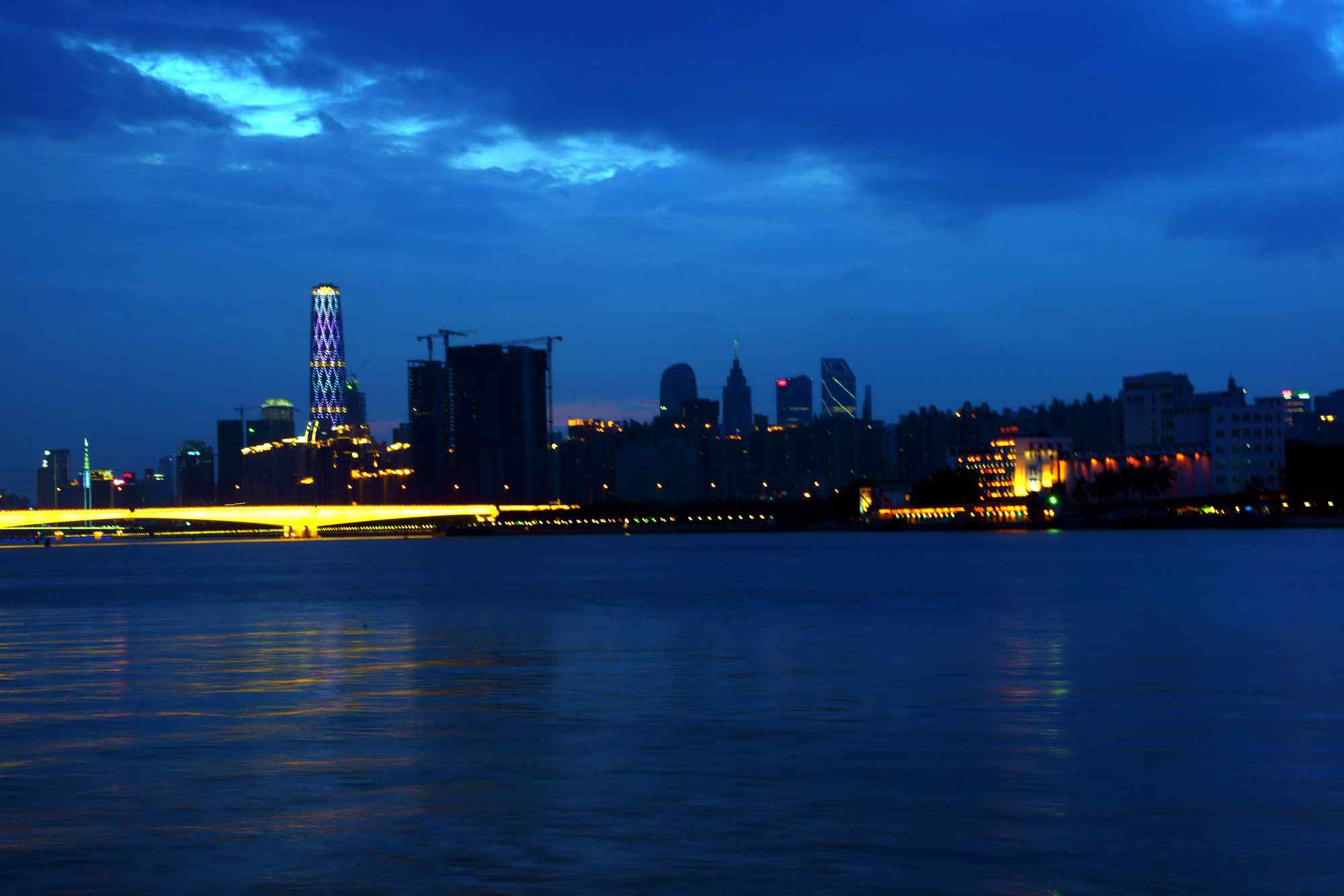 幽静繁华的珠江夜景风景图片