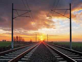 夕阳下唯美的铁路风景壁纸