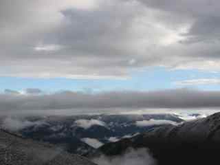 云雾缭绕的三神山