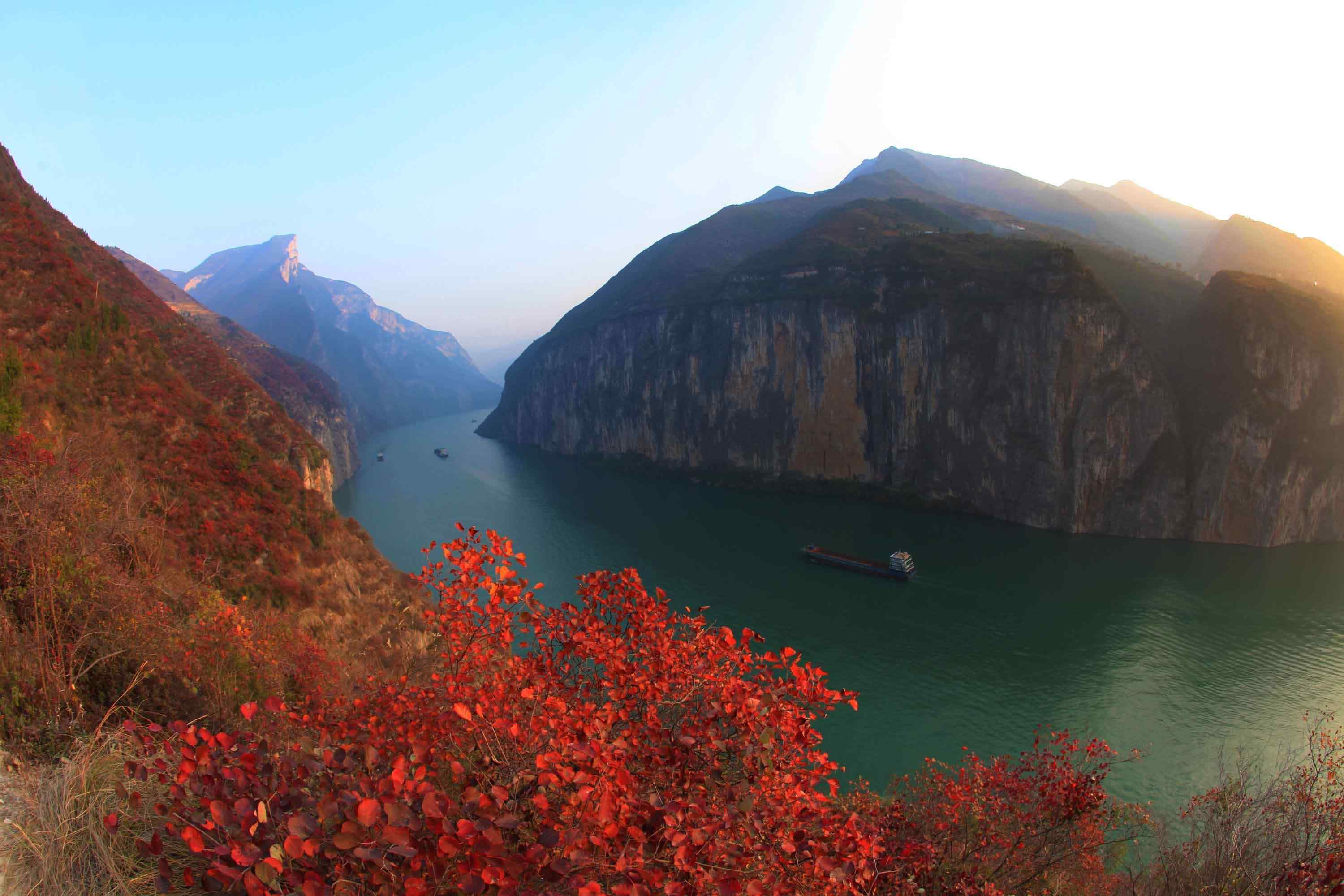 唯美壮观的长江三峡河域桌面壁纸