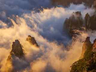唯美云雾围绕在黄山山顶桌面壁纸