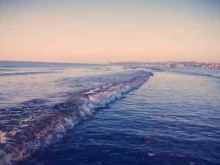 北戴河浪花拍打着海面桌面壁纸