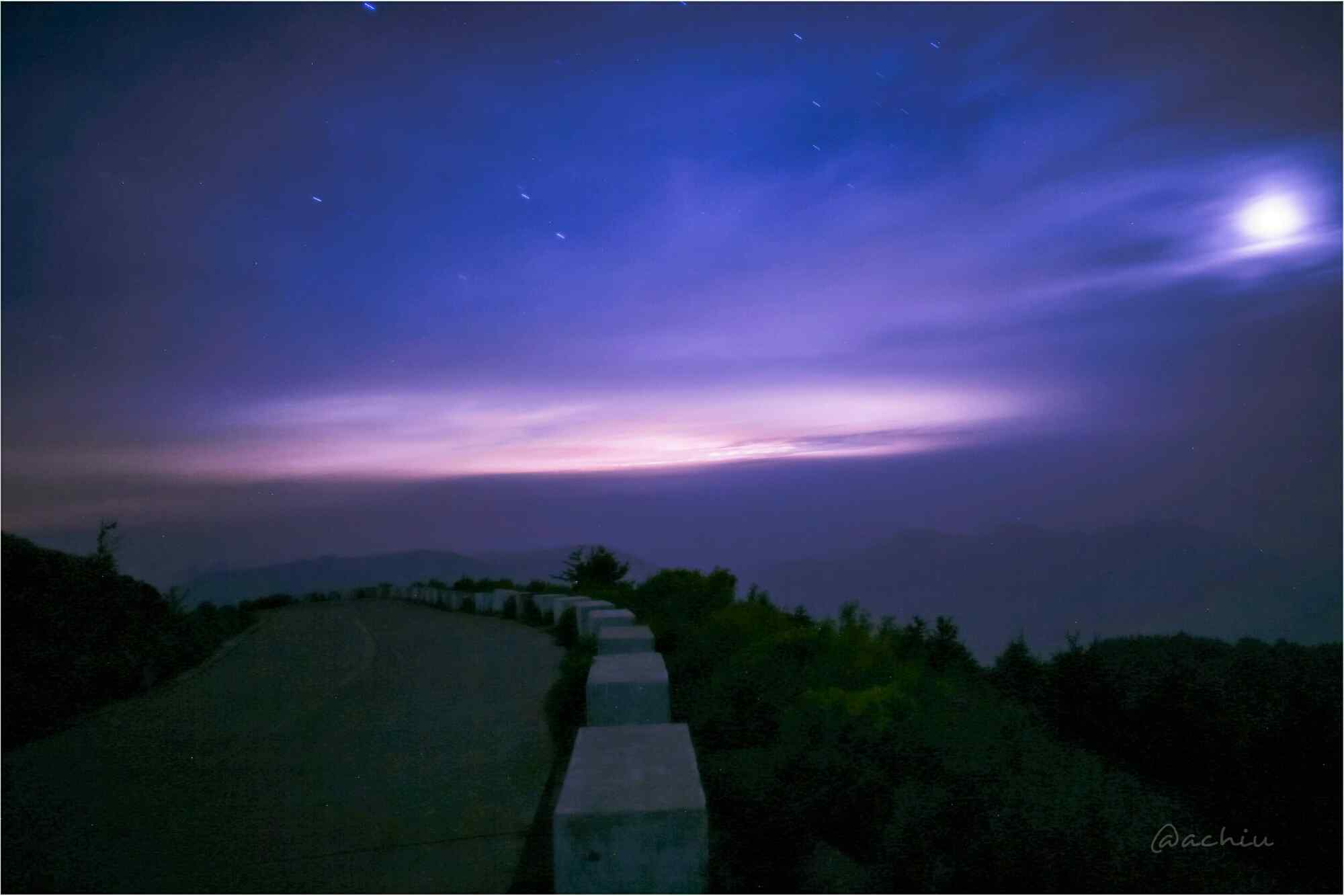 雾灵山唯美紫色云雾风景壁纸