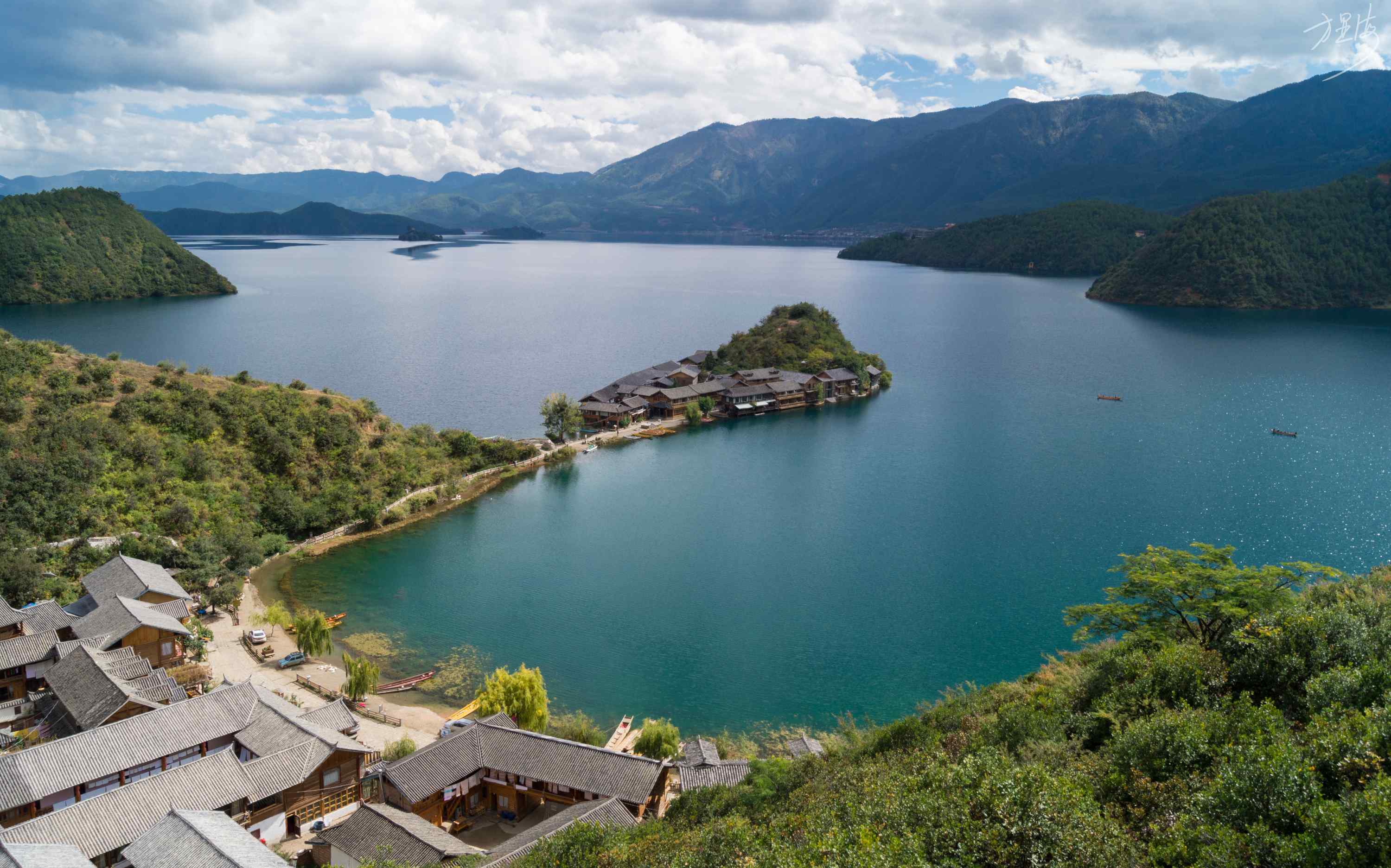 泸沽湖唯美水库风景图片