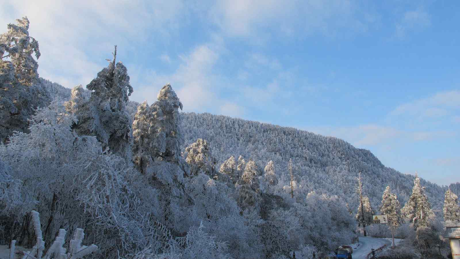 中国最美山峰之峨眉山雪景壁纸