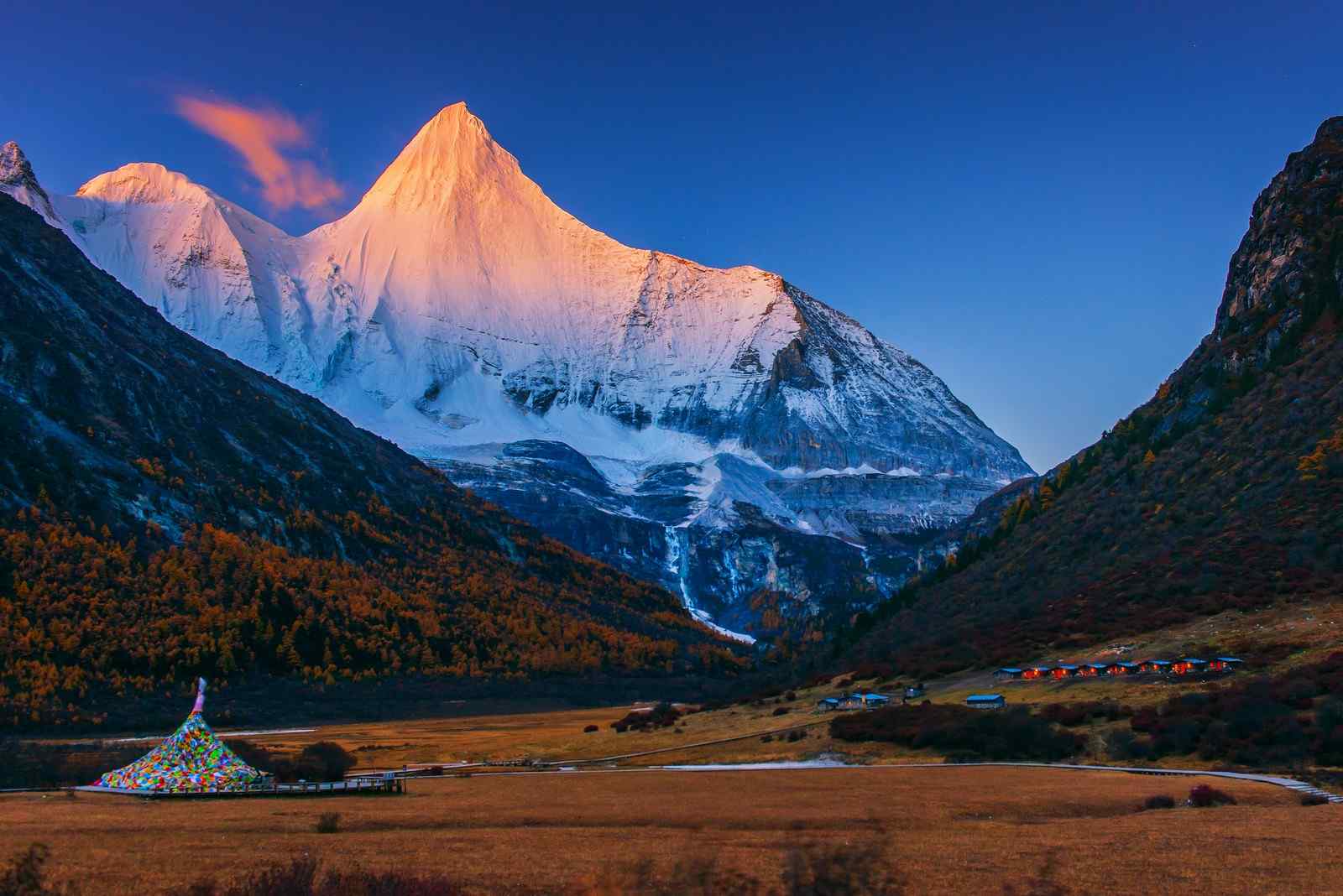 中国最美山峰之三神山风景图片