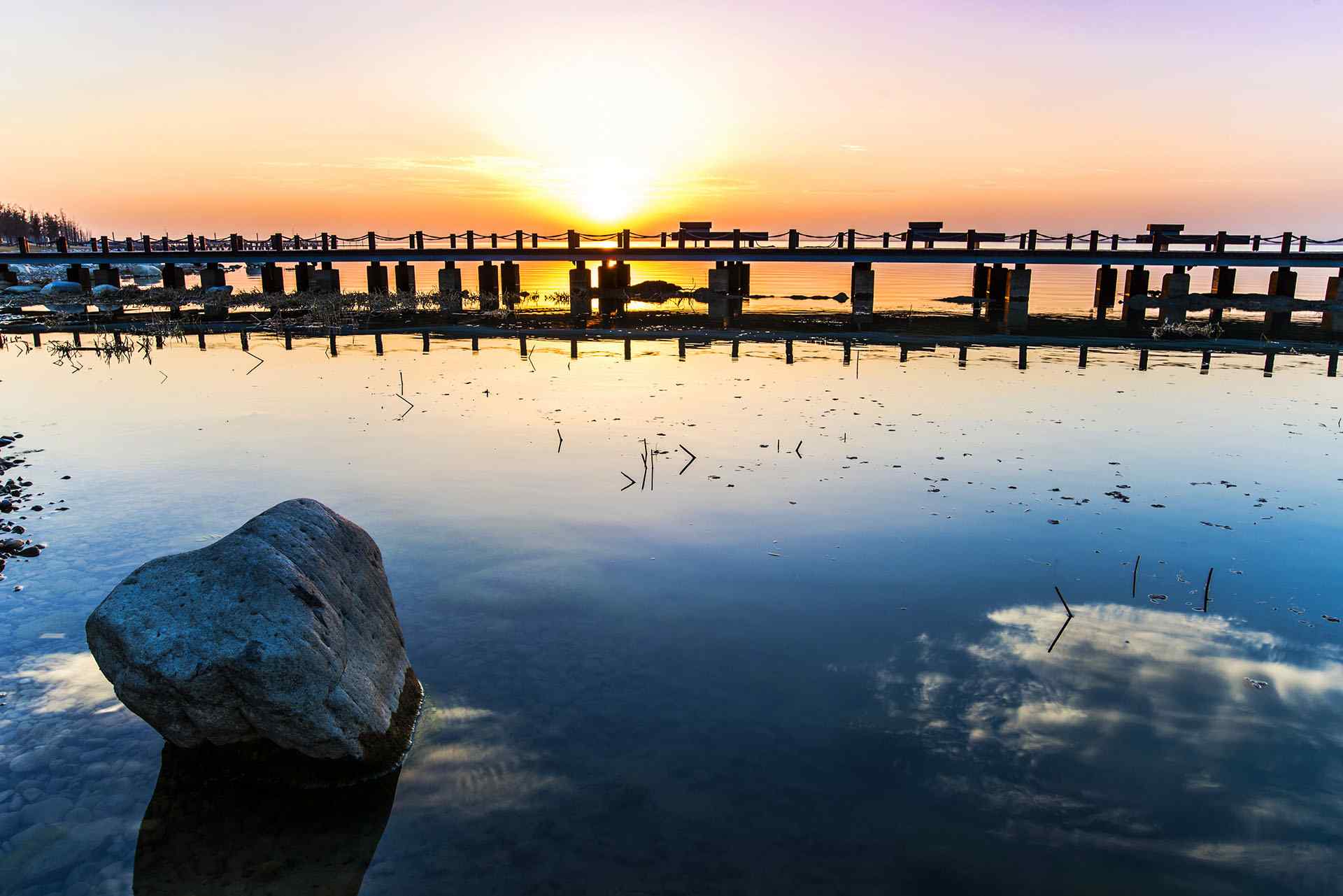 黄昏时美丽的太湖风景壁纸